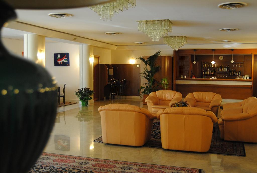Hotel Bassetto Ferentino Eksteriør bilde